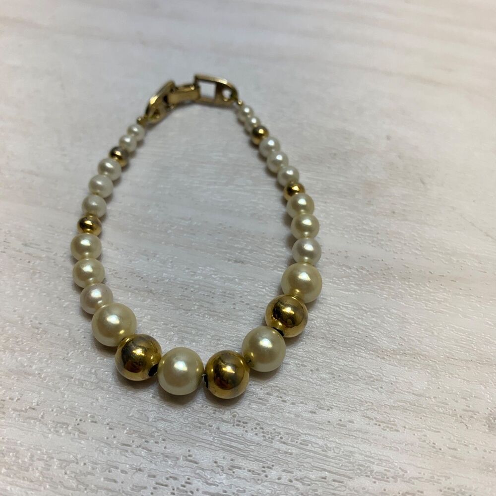 Vintage Napier Bracelet Pearl & Gold Tone Beads With Pat Pending Hallmark